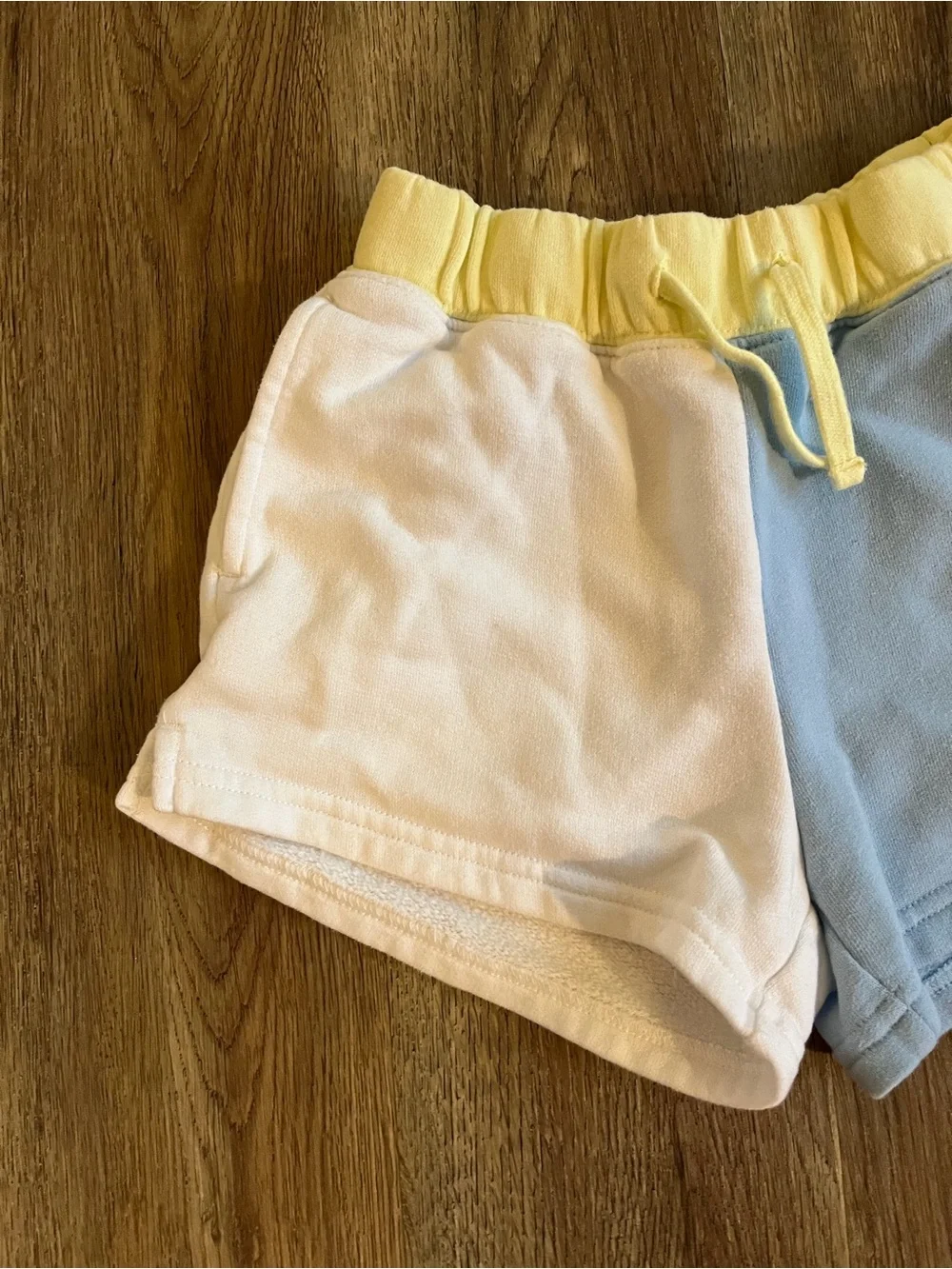 Like new Abercrombie Kids colorblock Sunday terry shorts 7/8
